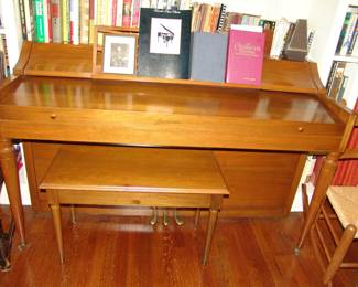 Spinet piano