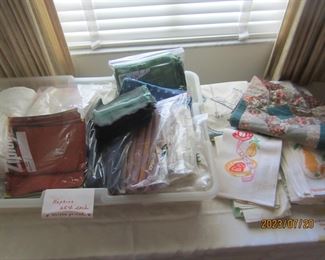 Vintage linen napkins, tote full