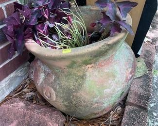 very few POTS and outdoor accessories at this ES