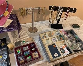 You may look at 1 (ONE) tray at a Time                           
                       Please be PATIENCE... THANKS                         
                        Get Rid of It... Estate Services