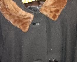 COAT WITH REEL FUR COLLAR