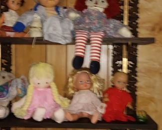 SHELF AND DOLLS