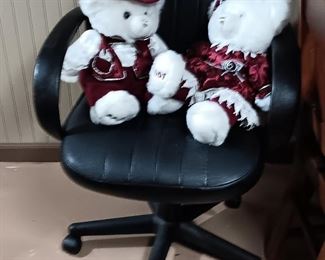 OFFICE CHAIR AND BEARS