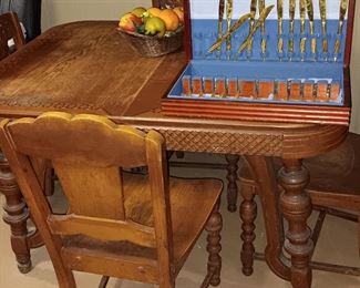 STENCILED OAK TABLE AND 4 CHAIRS 