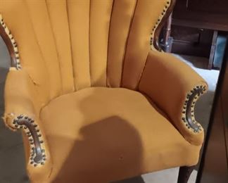 ANTIQUE CHAIR