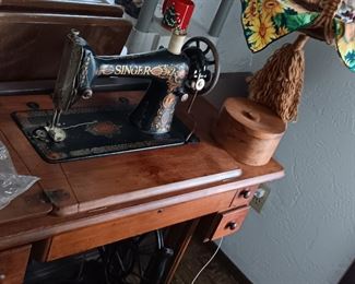 ANTIQUE SEWING MACHINE AND CABINET