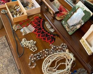 Jewelry pieces 