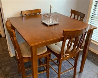 Hightop kitchen table with 4 chairs 