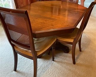 Dining table has 2 leaves 