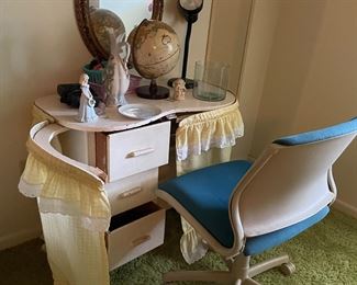 Vintage age vanity 