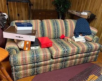 This sofa is in great condition made by Clayton Marcus 
