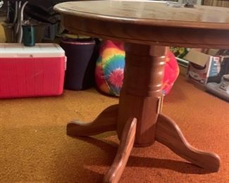 Round oak. Has a repair on pedestal  will consider offers