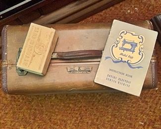 This was her mothers sew machine. Let’s find it a new life. 