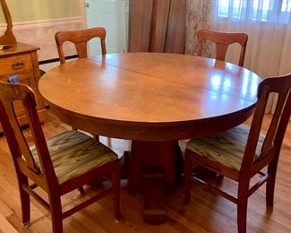 Beautiful Dining Room Table with 4 Chairs 