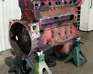 Cummins 5-Cylinder Straight Block Diesel Engine On Heavy Duty 12-Ton Jack Stands Qty 4, Unknown Cylinder Size Or Liter Capacity, #4298515
