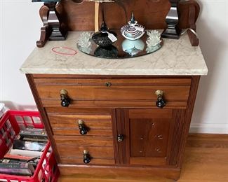 Marble top cabinet, lamps and perfumes