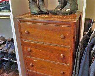Chest of drawers