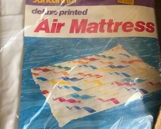 Air mattress float for pool