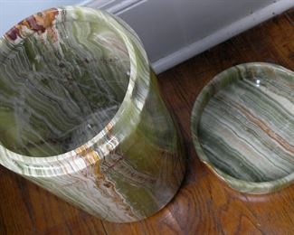 JUST A GORGEOUS LARGE ONYX LIDDED JAR.