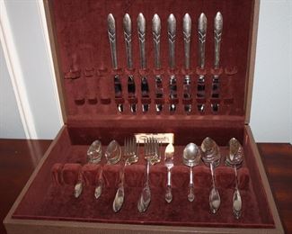 Service for eight, Community plate