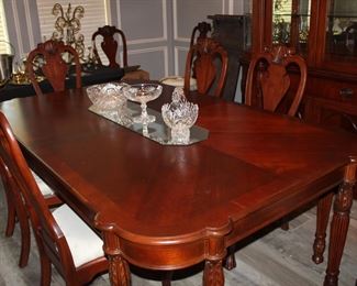 Pulaski mahogany dining table with eight chairs