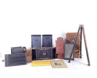 ARRO505 Antique 1903 No. 3A Folding Pocket Kodak With Dark Room Kerosene Latern And Accessories