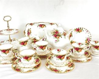 LIST511 Complete 1962 Old Country Roses Royal Albert Bone China, Tea Set