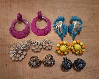 Lot of Woman's Vintage Costume Jewelry