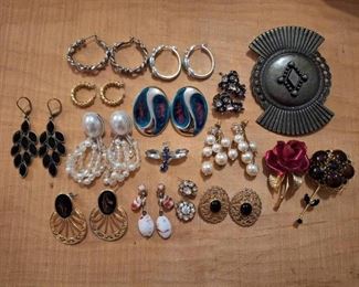 Lot of Vintage Costume Jewelry