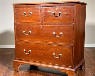 English Chest | Four drawer English chest. -  l. 35 x w. 20 x h. 37 in
