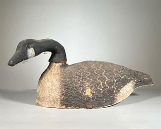 Papier-mâché Goose | Papier-mâché Canadian goose; glass eyes. - l. 23 x h. 9.5 in