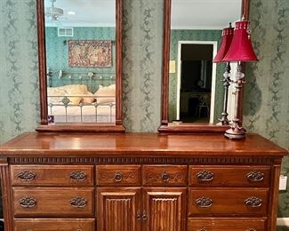 King size Dresser with Mirrors 