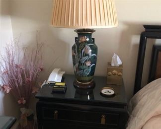 PAIR OF NIGHTSTANDS, LAMP