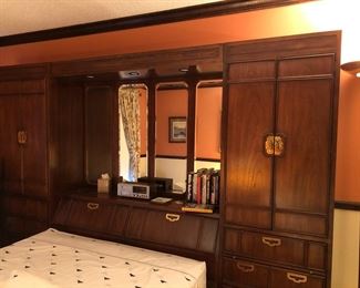 WALL UNIT PLATFORM KING SIZE BED