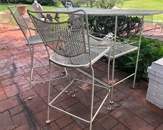 BARSTOOL AND HI TOP TABLE