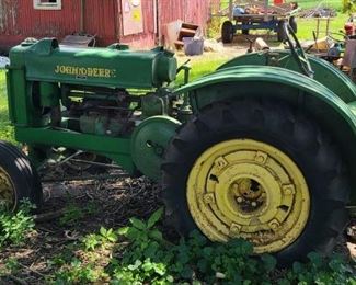 JOHN DEERE MODEL B WIDE FRONT TRACTOR