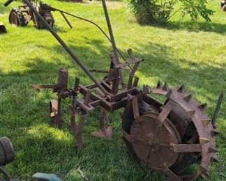 ANTIQUE CL KINKADE ONE-WHEEL WALK BEHIND TRACTOR