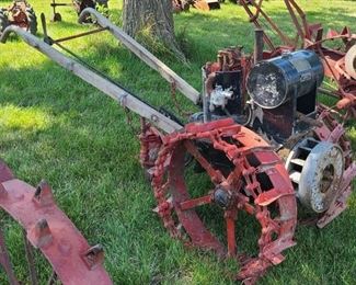 PIONEER MFG. "THE RED E TRACTOR" WALK BEHIND