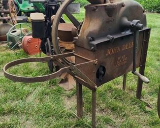 ANTIQUE JOHN DEER NO. 1B CORN SHUCKER