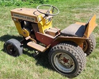MINNEAPOLIS-MOLINE 110 LAWN & GARDEN TRACTOR