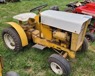 INTERNATIONAL HARVESTER CUB CADET GARDEN TRACTOR