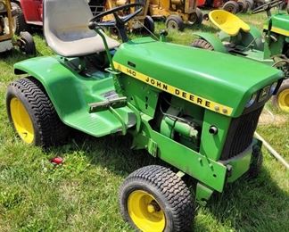 JOHN DEERE 140 LAWN & GARDEN TRACTOR