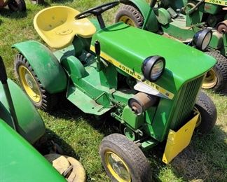JOHN DEERE 110 LAWN & GARDEN TRACTOR