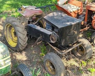 1960S SPEEDEX MODEL S14 RIDING TRACTOR