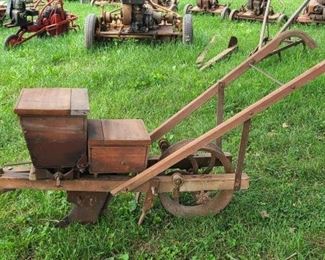 AUCHEY WALK BEHIND CORN PLANTER