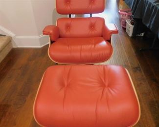 RARE AS NEW HERMAN MILLER EAMES LOUNGE CHAIR WITH OTTOMAN