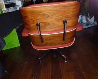 RARE AS NEW HERMAN MILLER EAMES LOUNGE CHAIR WITH OTTOMAN