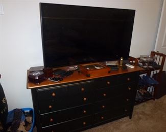 CURVED SAMSUNG TV - DRESSER