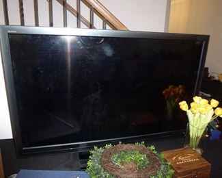 FLATSCREEN TV