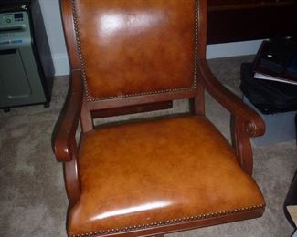LEATHER EXECUTIVE OFFICE CHAIR
